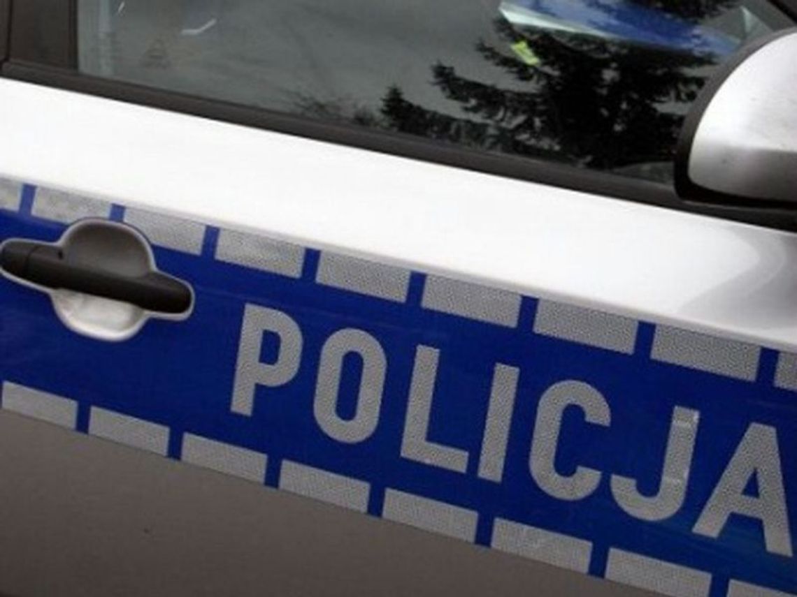 Budy: Ciężarówka w rowie