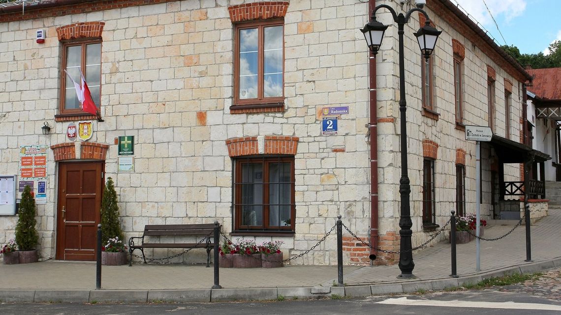 Budynek janowieckiego ratusza czeka metamorfoza