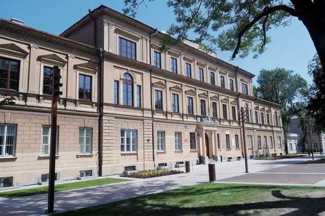 Budynek przy pl. Litewskim na sprzedaż. Uczelnia tym razem ceny nie podaje