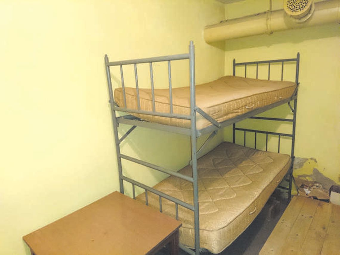 Budynek ze schronem dla 200 osób wystawiony na sprzedaż