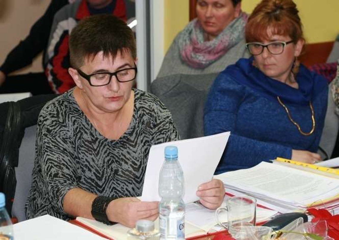 Budżet gminy Puławy przyjęty. Kupią nowe łańcuchy dla wójta i przewodniczącej