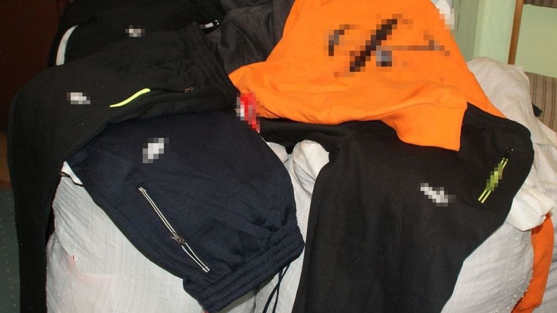 Bułgarzy sprzedawali podrabiane ubrania na giełdzie w okolicy Zamościa. Teraz grozi im odsiadka