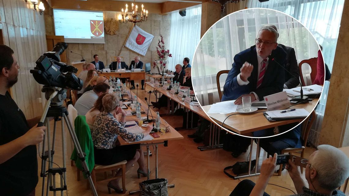 Bunt w obozie PiS: Partyjni koledzy przeciwko burmistrzowi. Nawet PO go broniła