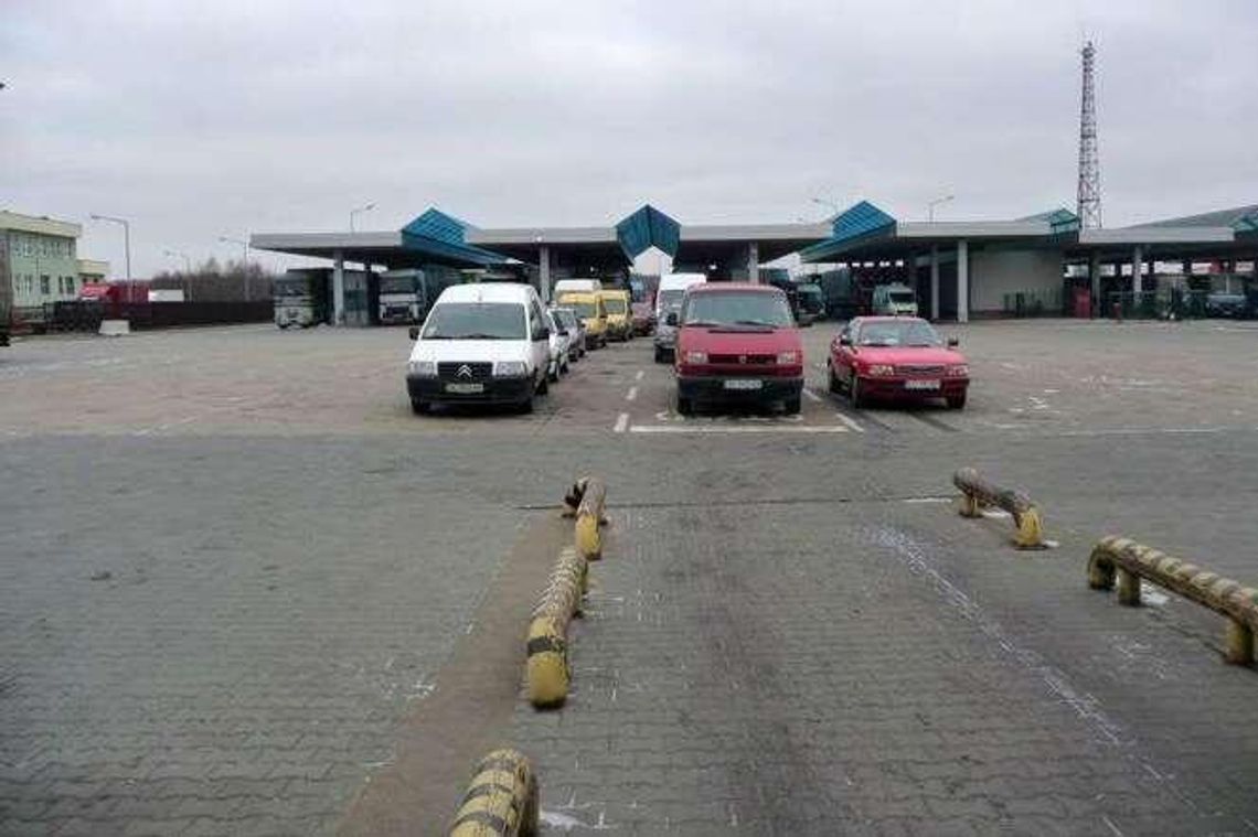 Burda na granicy. Ukraińcy skopali samochód Polaka Burda na granicy. Ukraińcy skopali samochód Polaka