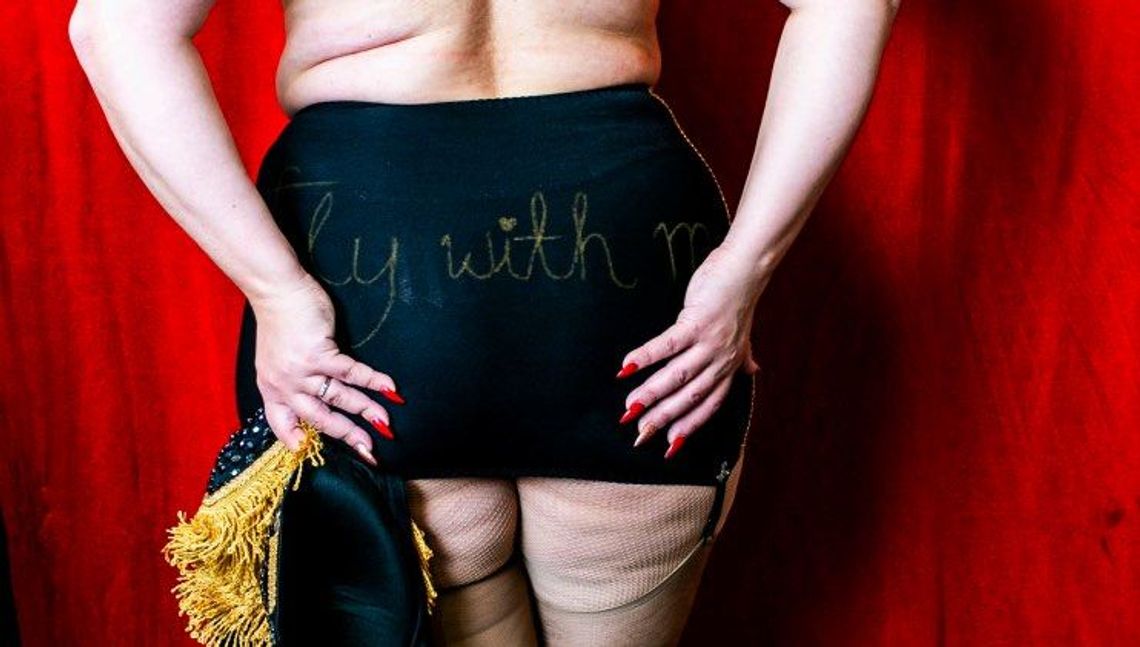 „Burleska. W głąb kobiecości” w Piękno Panie. Artystyczno-naukowe spojrzenie na kobiecość