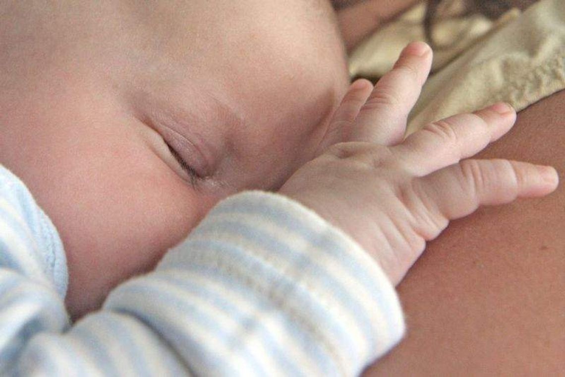 Burmistrz da więcej na becikowe. Obniżył sobie pensję