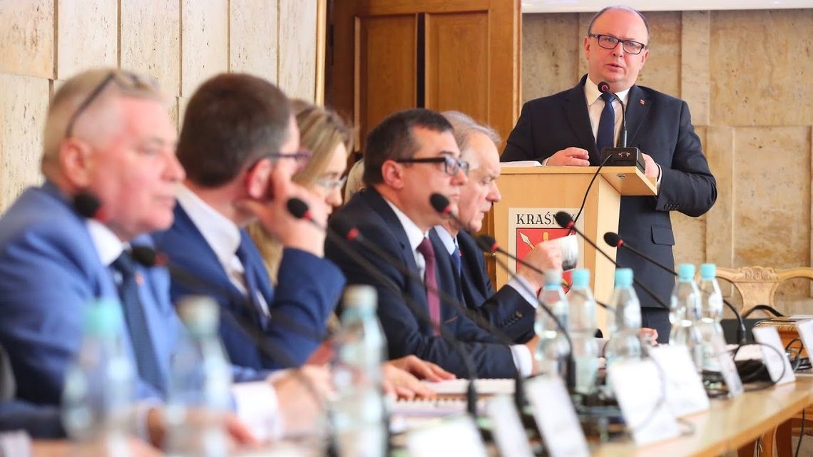 Burmistrz Kraśnika pisze do Francuzów. Nie ma żadnej „strefy wolnej od LGBT"