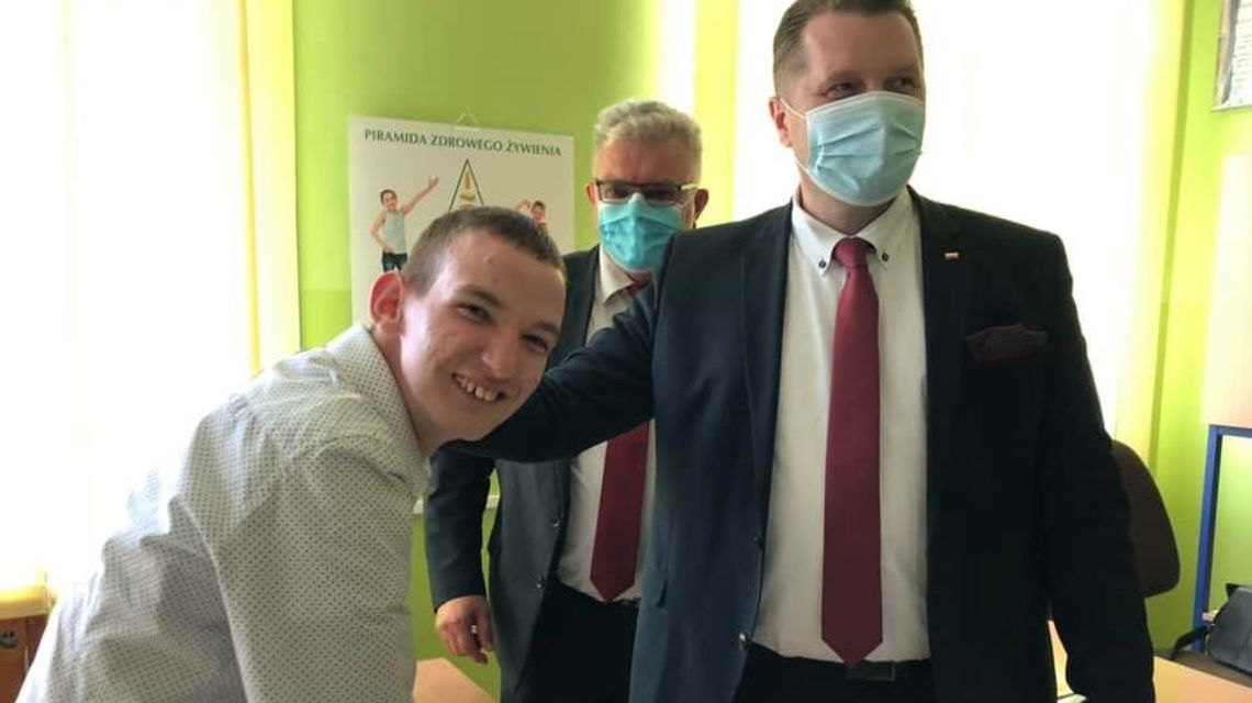 Burza przed wizytą ministra w szkole specjalnej w Łukowie. Kto mógł przyjść na jubileusz?