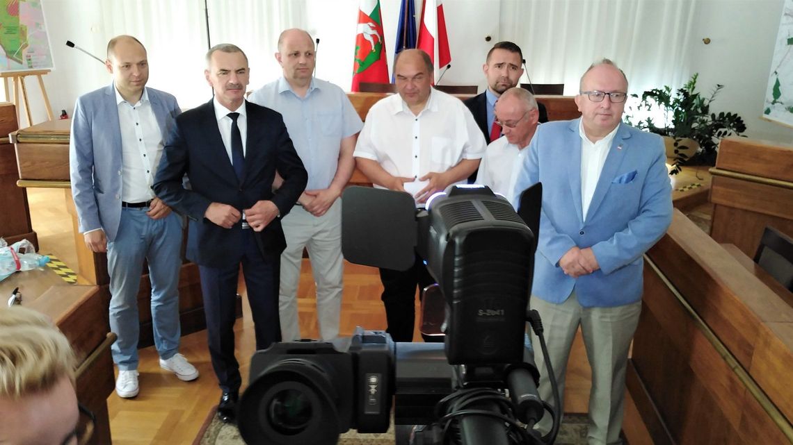 Burza w Ratuszu wokół niedzielnych obrad. Opozycja chce odwołania przewodniczącego