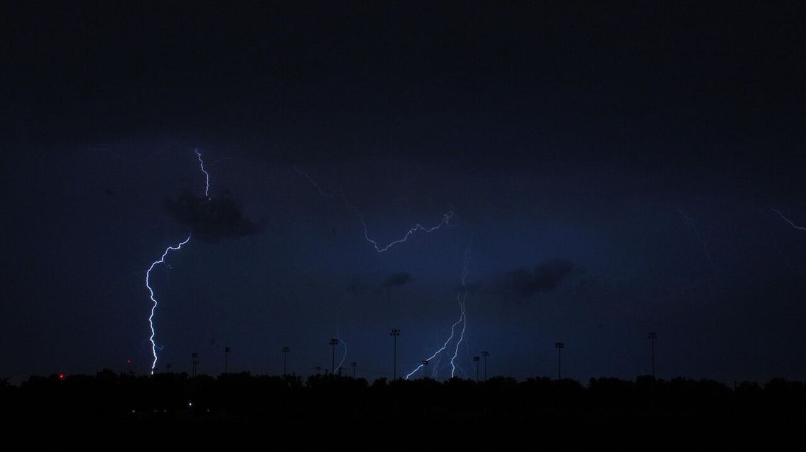 Burze i ulewy. Niestabilna sobota, IMGW ostrzega Burze i ulewy. Niestabilna sobota, IMGW ostrzega