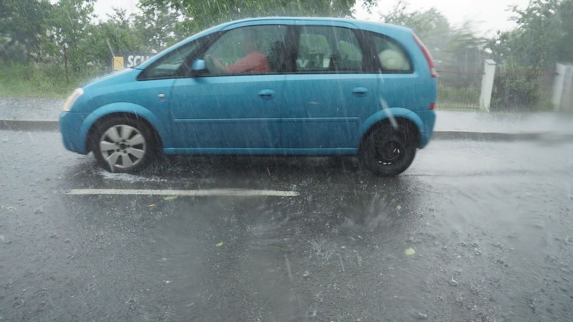 Burze nad woj. lubelskim z deszczem i gradem. Może być niebezpiecznie