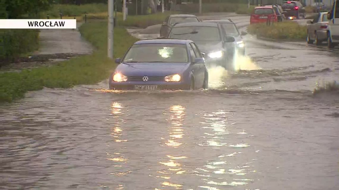 Burze przeszły przez Polskę. Ponad 400 interwencji po sobotnich ulewach Burze przeszły przez Polskę. Ponad 400 interwencji po sobotnich ulewach