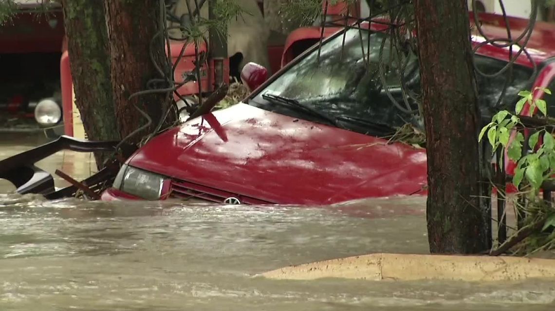 Burze w całej Polsce. Zniszczona droga z Lublina
