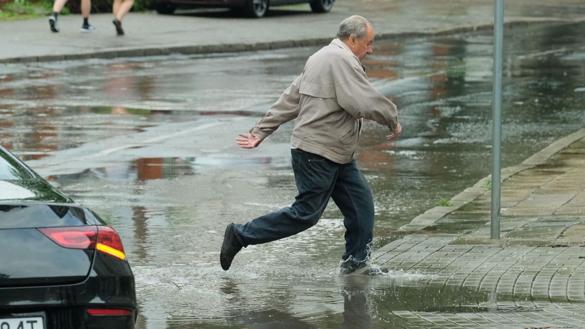 Burze z deszczem i gradem przechodzą nad woj. lubelskim Burze z deszczem i gradem przechodzą nad woj. lubelskim