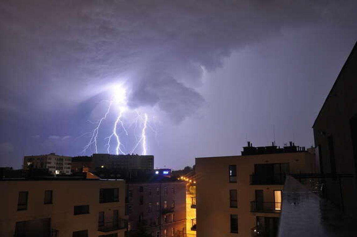 Burze z gradem. IMGW ostrzega