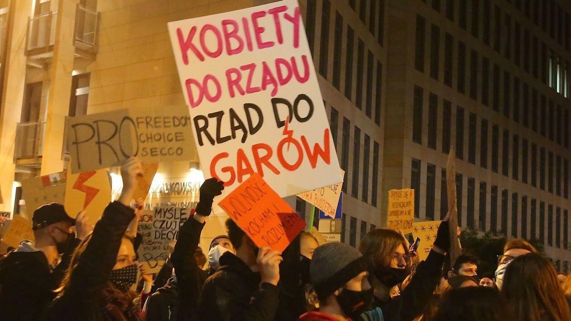 Burzliwa sesja w Kraśniku. Poszło o protesty kobiet. "Z Panem Bogiem również nie wygracie" Burzliwa sesja w Kraśniku. Poszło o protesty kobiet. "Z Panem Bogiem również nie wygracie"