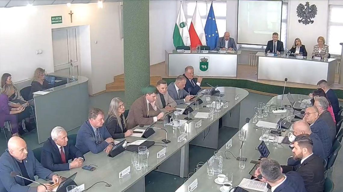 Burzliwe obrady o pomyśle łączenia szkół podstawowych i przedszkoli