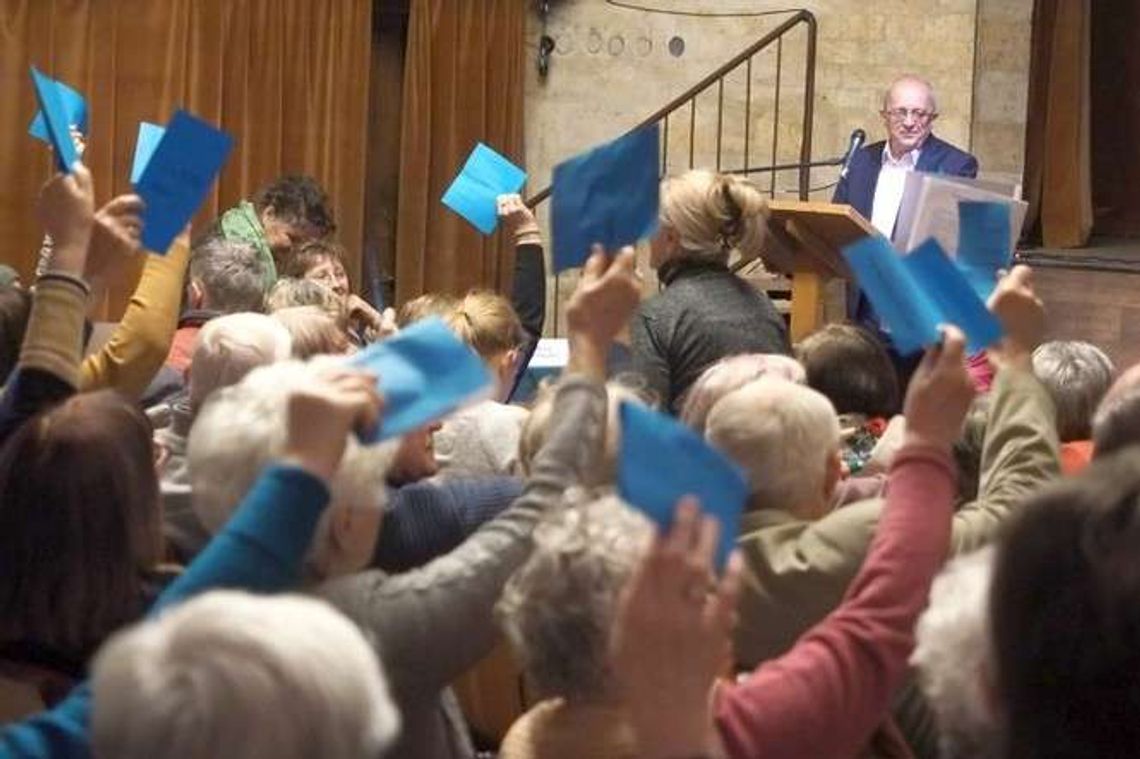 Burzliwe zebranie członków spółdzielni LSM. Mieszkańcy sprzeciwili się planom prezesa Burzliwe zebranie członków spółdzielni LSM. Mieszkańcy sprzeciwili się planom prezesa