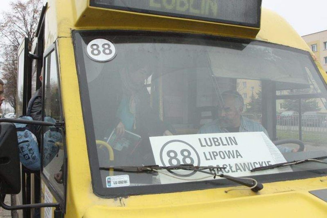 Busy linii 88 ze Świdnika do Lublina nadal jeżdżą. I lawirują