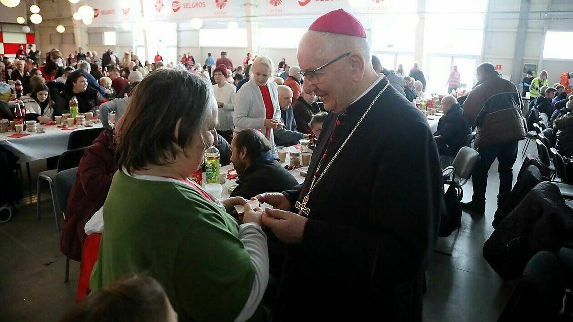 By każdy mógł się spotkać przy świątecznym stole. Wigilia Miłosierdzia lubelskiego Caritasu