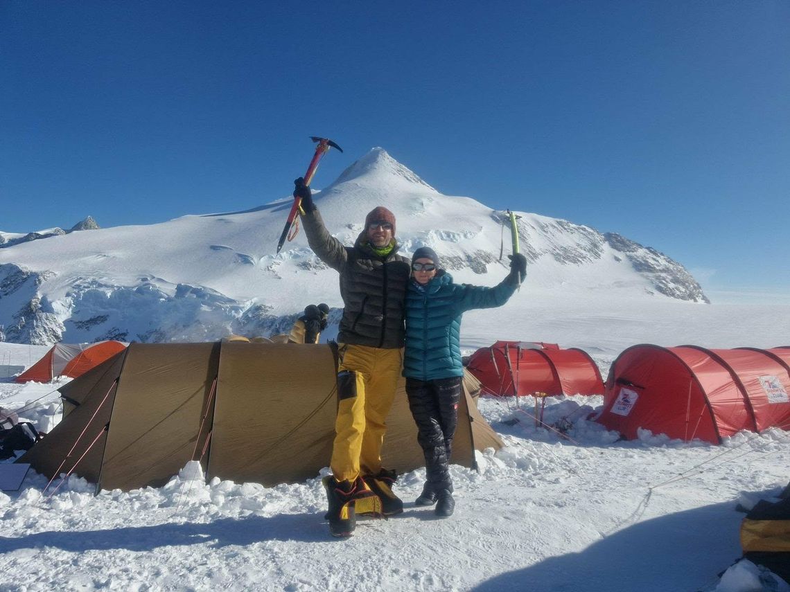 Bychawianka i Łodzianin na najwyższym szczycie Antarktydy. Relacja prosto z lodowca