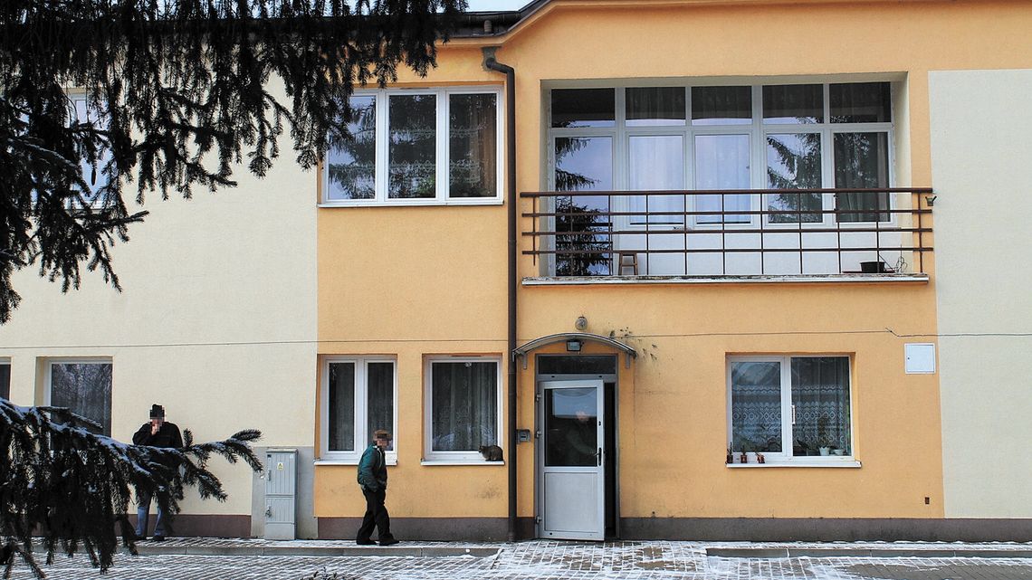 Był głodny i zmarznięty. Znalazł pomoc na puławskiej komendzie