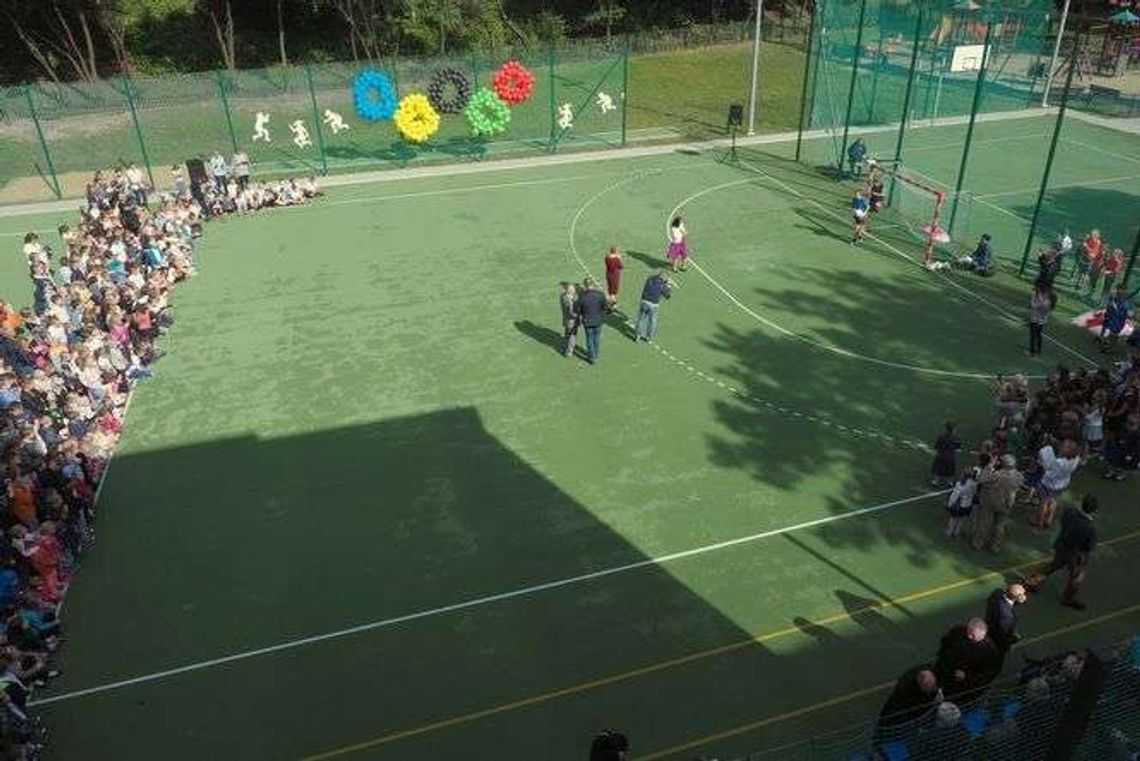 Był "obraz nędzy i rozpaczy", są nowoczesne boiska. Inwestycja dzięki głosom mieszkańców