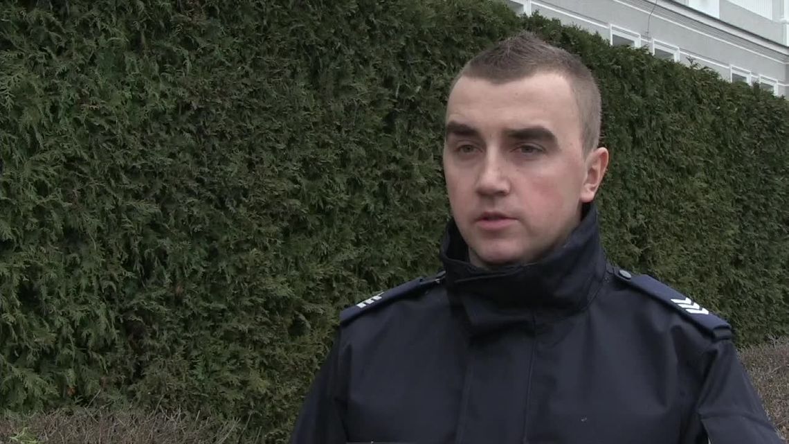 Był tak pijany, że nie mógł dmuchnąć w alkomat. Miał pretensje, że policjanci zajechali mu drogę