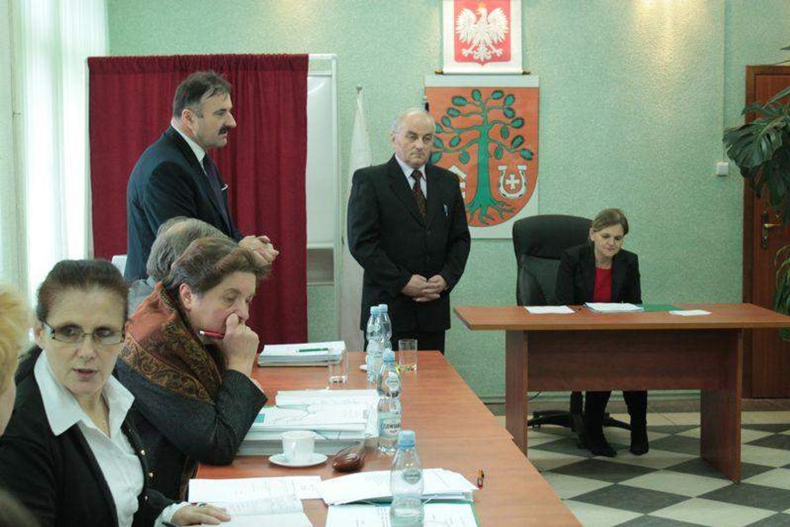 Był tylko jeden kandydat na wójta a i tak przegrał. Radni wybrali sami