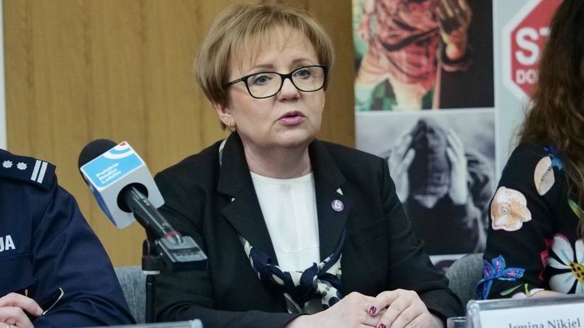 Była szefowa lubelskiego sanepidu przyznawała pracownikom wysokie premie w zamian za poparcie? Była szefowa lubelskiego sanepidu przyznawała pracownikom wysokie premie w zamian za poparcie?