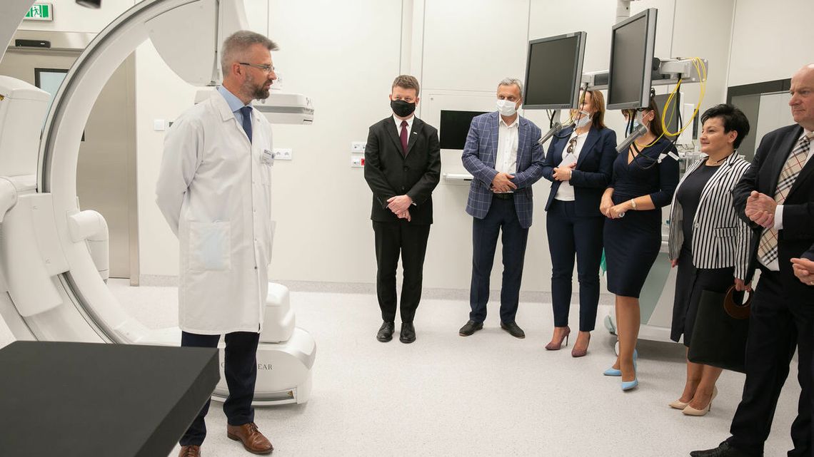 Było uroczyste otwarcie z udziałem polityków. "Trzy sale operacyjne i sprzęt za kilkanaście milionów stoją nieużywane"