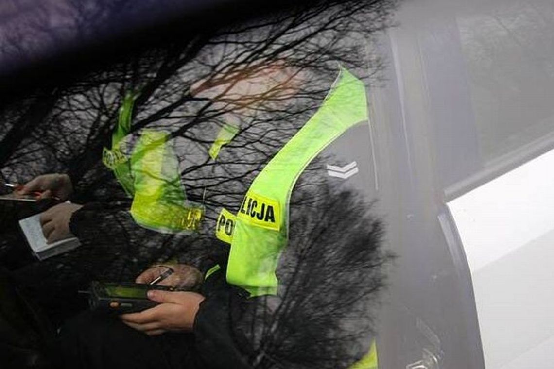 Były komendant policji po pijanemu wjechał w busa