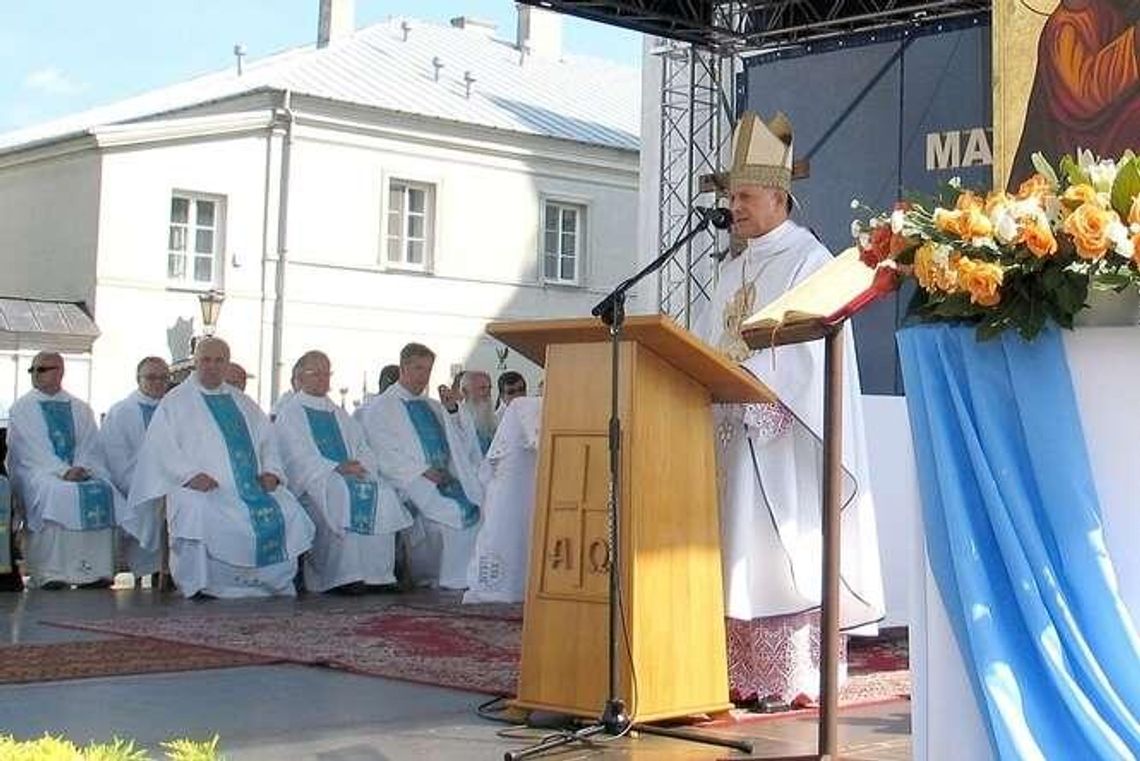 Były sekretarz Jana Pawła II przyjechał do Chełma. "Boże zachowaj nas od wojny" Były sekretarz Jana Pawła II przyjechał do Chełma. "Boże zachowaj nas od wojny"