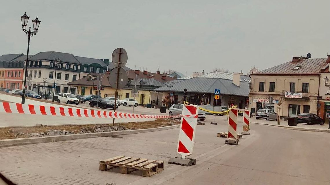 Cała ulica zamknięta dla ruchu. Niedawno ją przebudowali, teraz naprawiają Cała ulica zamknięta dla ruchu. Niedawno ją przebudowali, teraz naprawiają