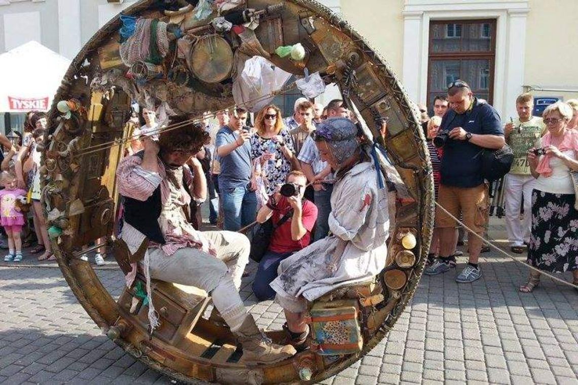 Carnaval Sztuk-Mistrzów: Przyszło ponad 120 tys. osób (wideo) Carnaval Sztuk-Mistrzów: Przyszło ponad 120 tys. osób (wideo)