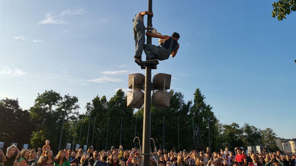 Carnaval Sztukmistrzów 2023. Publika lubi niebezpieczne rzeczy.