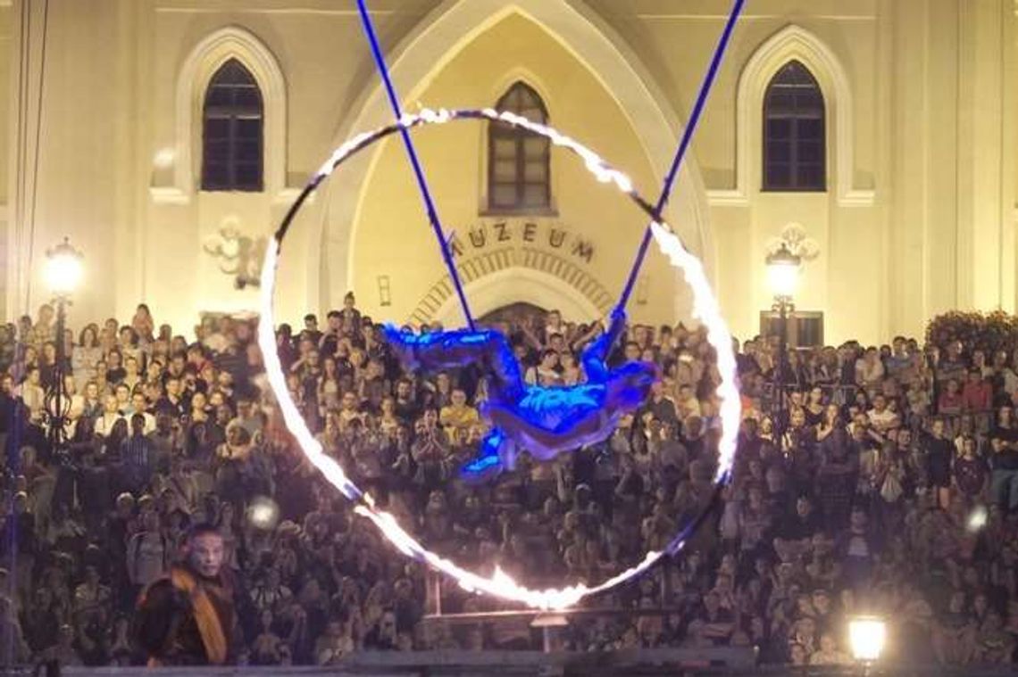 Carnaval Sztukmistrzów mogło odwiedzić nawet 120 tys. widzów (wideo)