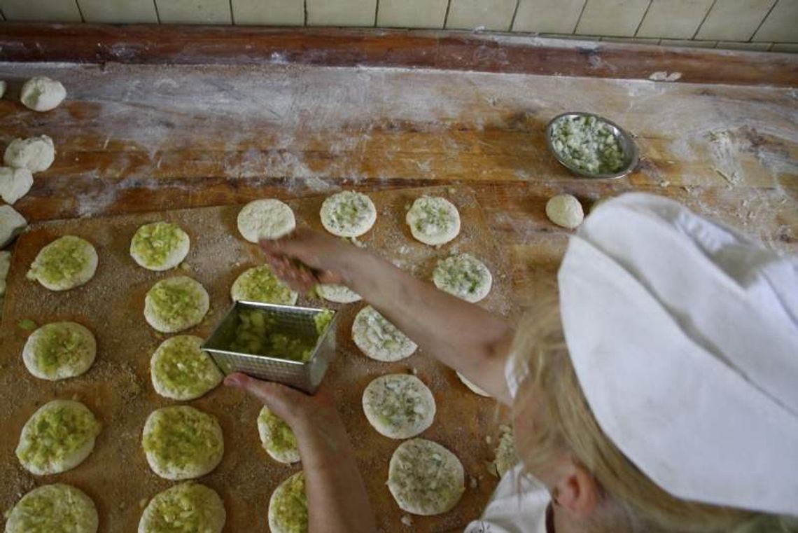 Cebularz z oscypkiem kontra hamburgery Cebularz z oscypkiem kontra hamburgery