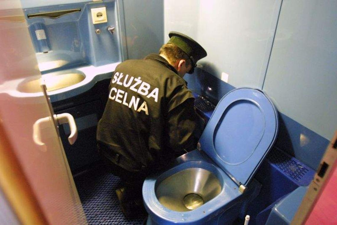 Cel: Żadnych papierosów z przemytu na bazarach. Akcja celników i policji Cel: Żadnych papierosów z przemytu na bazarach. Akcja celników i policji