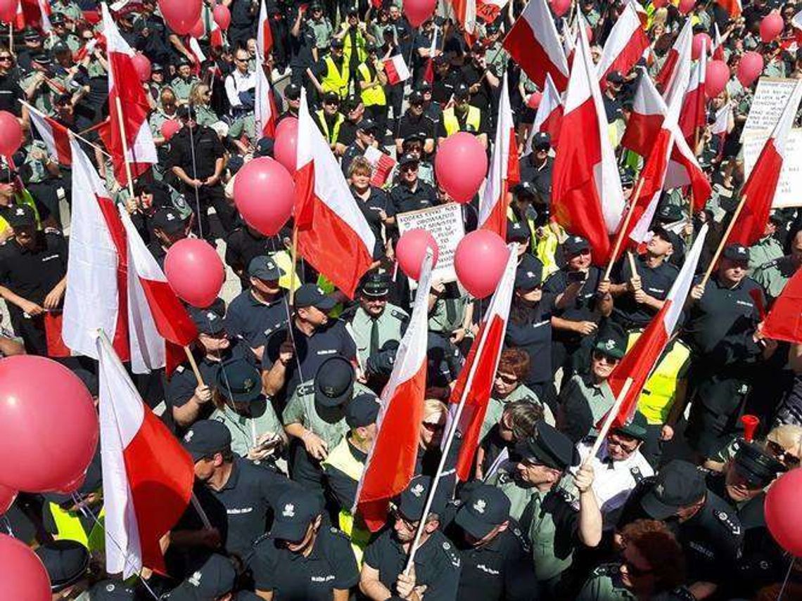 Celnicy z woj. lubelskiego na proteście w Warszawie. "Można się spodziewać zaostrzenia naszych działań"