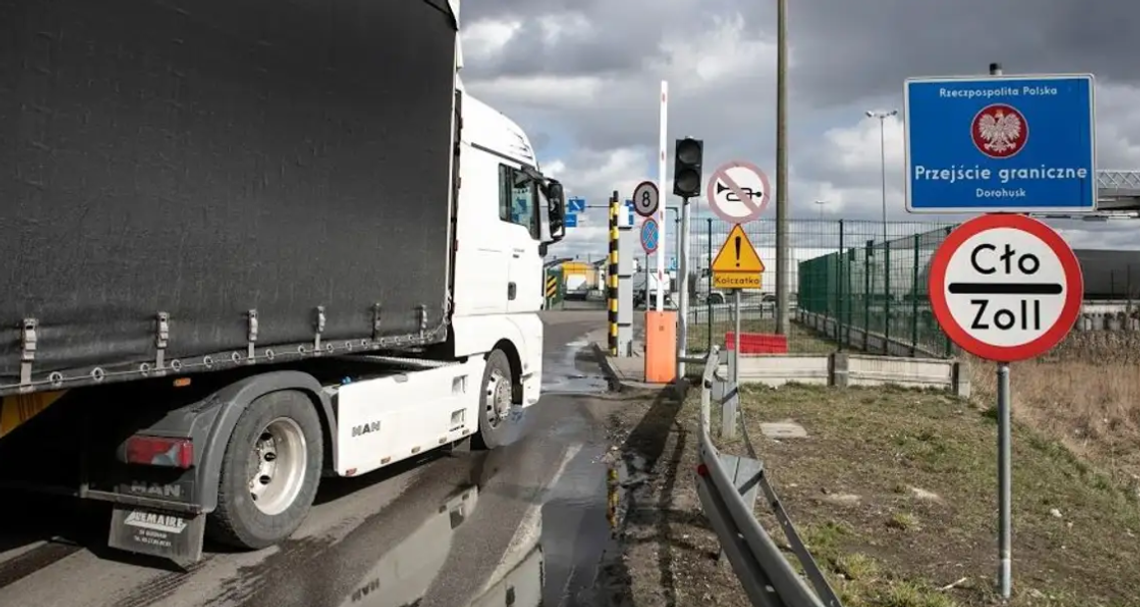 Celniczka z przejścia w Kukurykach zatrzymana. Śledczy mówią o łapówkach i przemycie na Białoruś Celniczka z przejścia w Kukurykach zatrzymana. Śledczy mówią o łapówkach i przemycie na Białoruś