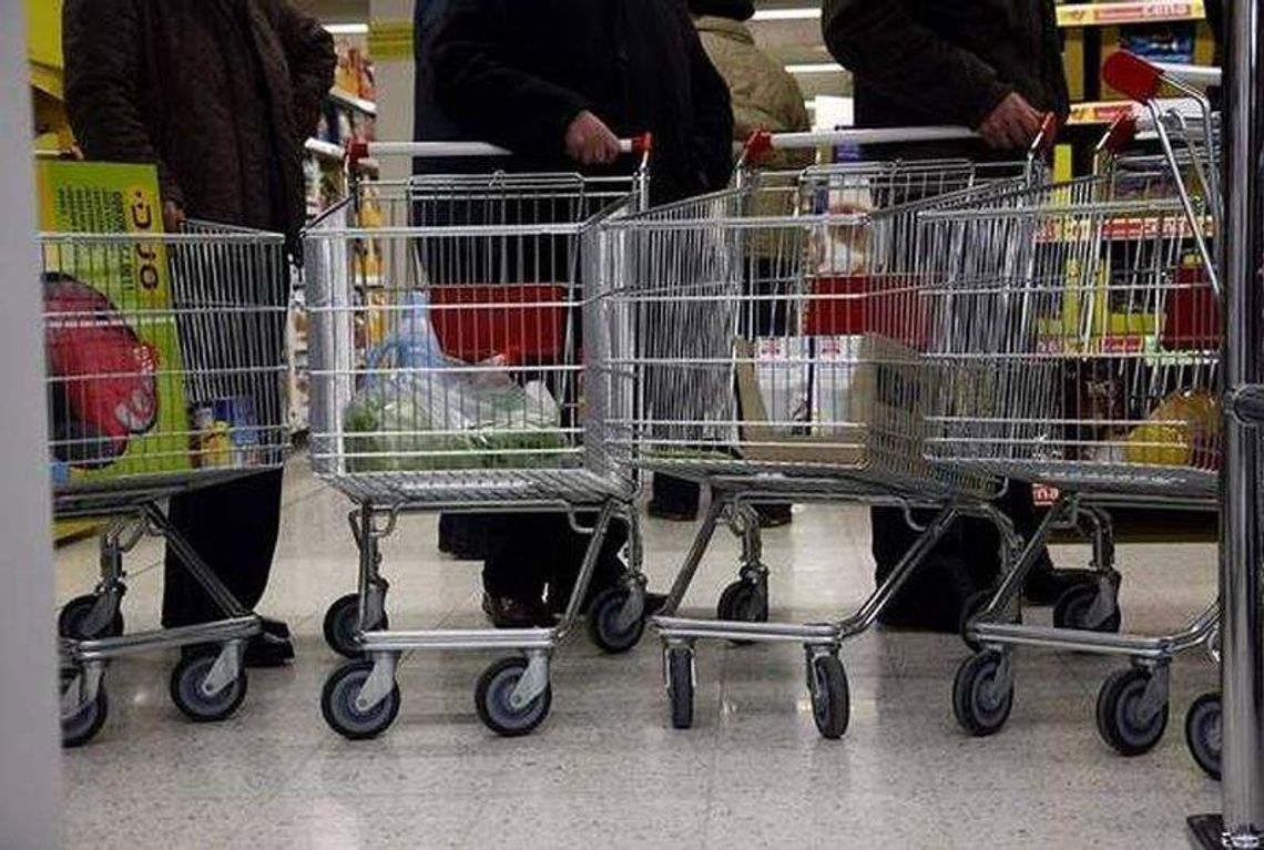 Centrum handlowe przy ul. Jana Pawła II. Meble, ubrania i fast-food