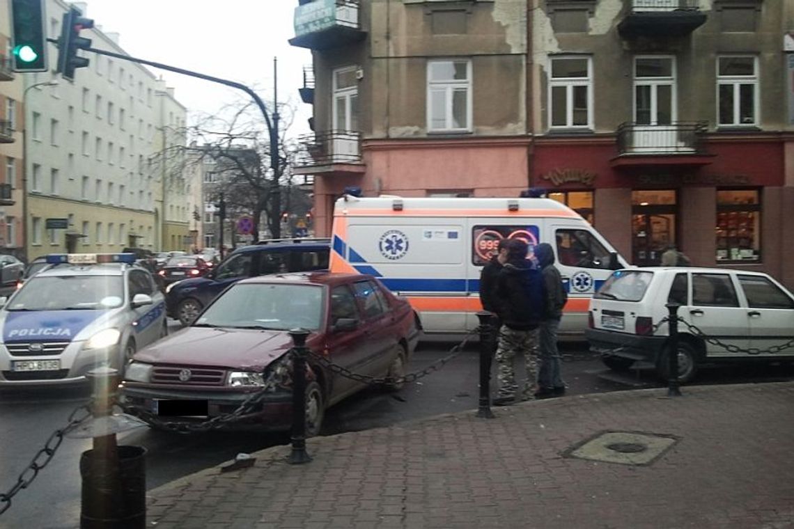 Centrum Lublina: Zderzenie dwóch aut, zablokowane skrzyżowanie Centrum Lublina: Zderzenie dwóch aut, zablokowane skrzyżowanie