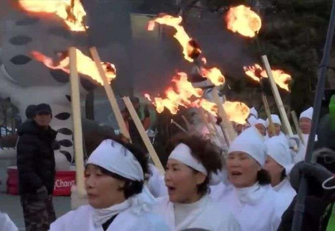 Ceremonia przekazania symbolu igrzysk do Pjongczangu (wideo)