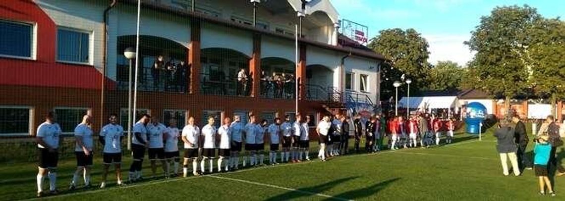 Charytatywny Supermecz. Prezydent kupił koszulkę z autografem Pazdana