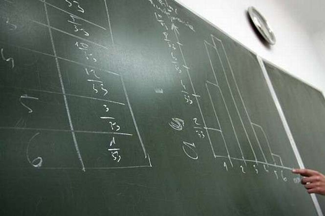 Chcą dłuższej szkolnej przerwy. Żeby uczniowie mieli więcej czasu na jedzenie Chcą dłuższej szkolnej przerwy. Żeby uczniowie mieli więcej czasu na jedzenie