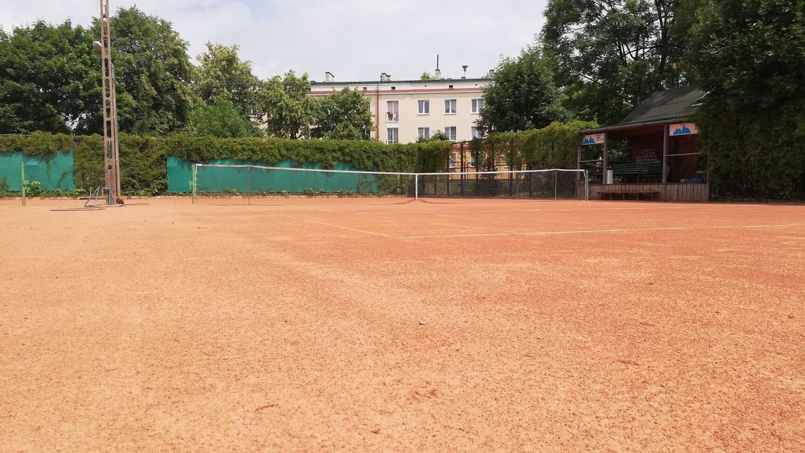 Chcą grać w tenisa cały rok. Korty będą zadaszone Chcą grać w tenisa cały rok. Korty będą zadaszone
