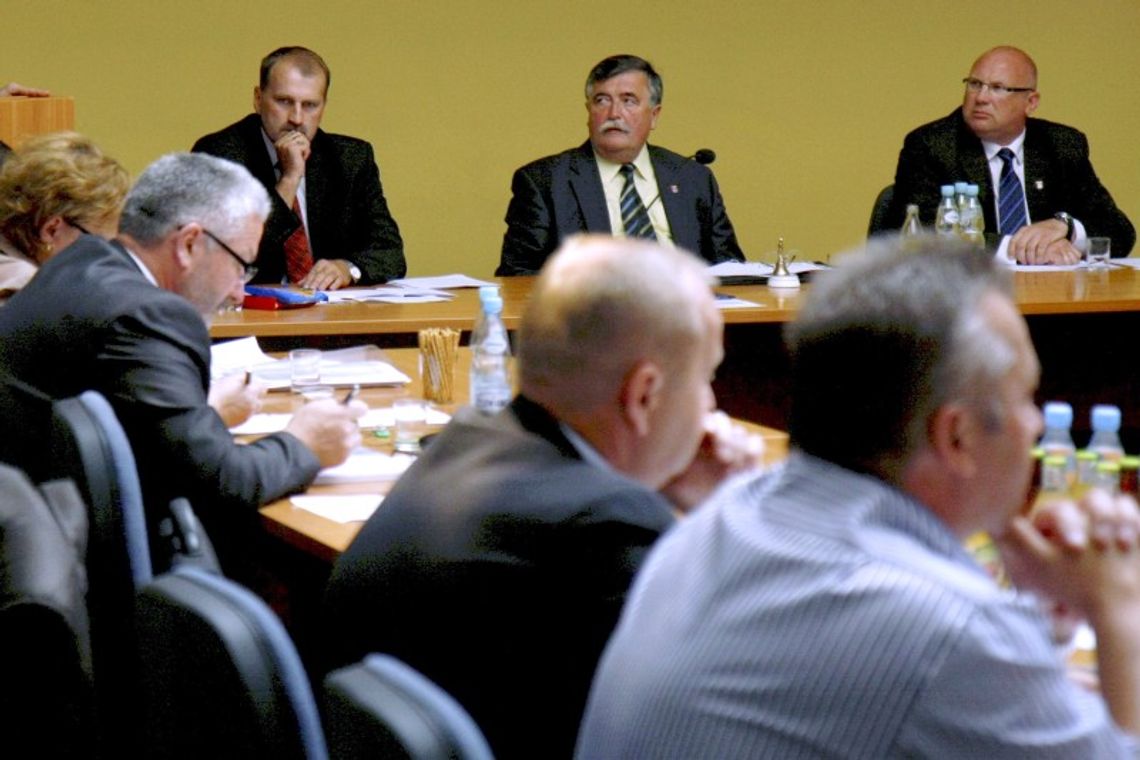 Chcą odwołać przewodniczącego, bo prowadzi obrady \"stronniczo i autorytarnie”