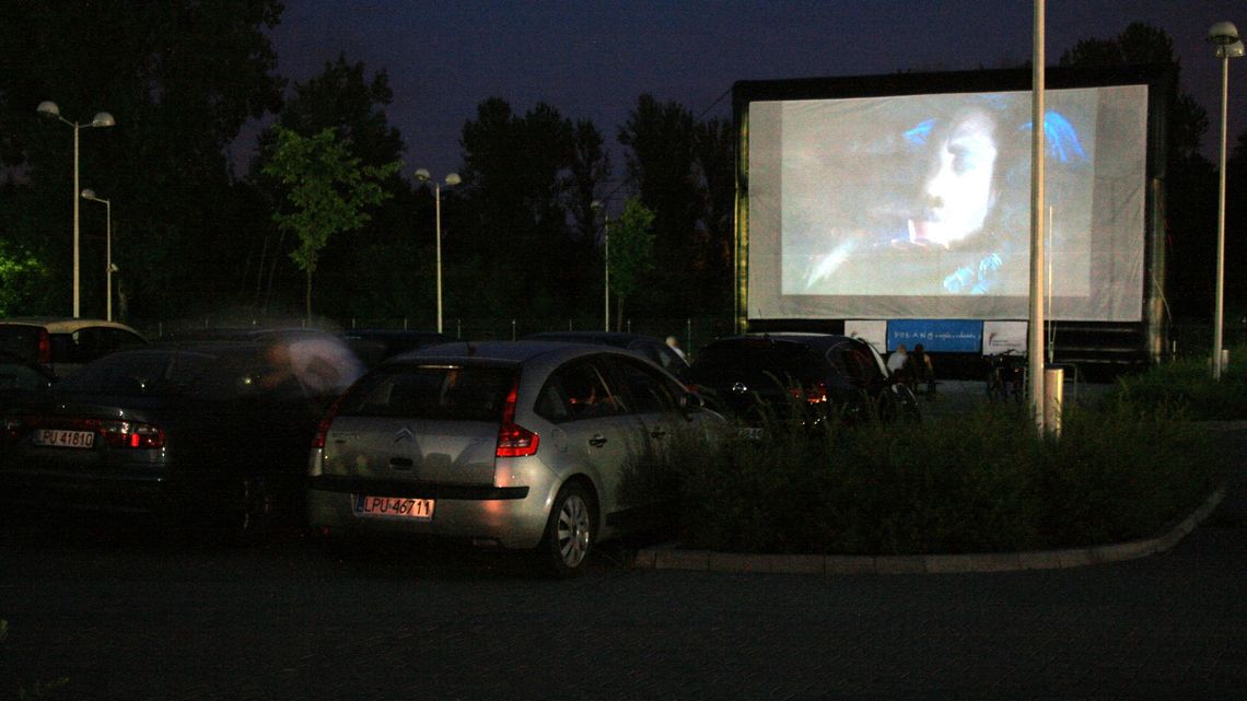 Chcą przyspieszyć organizację letniego kina samochodowego w Puławach. "Czekamy tylko na poluzowanie przepisów"