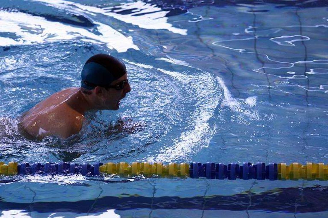 Chcą skrócić basen o 3 cm. Żeby było mniej ratowników